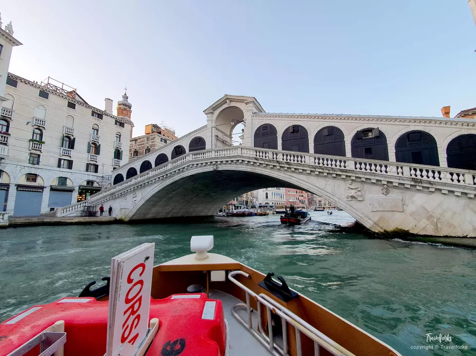 Photo of Rialto Bridge, Sestiere San Polo, Venice, Metropolitan City of Venice, Italy by Travelforks