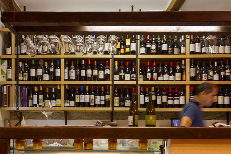 Photo of Wine Bar do Castelo, Rua Bartolomeu de Gusmão, Lisbon, Portugal by Nelson Carvalheiro