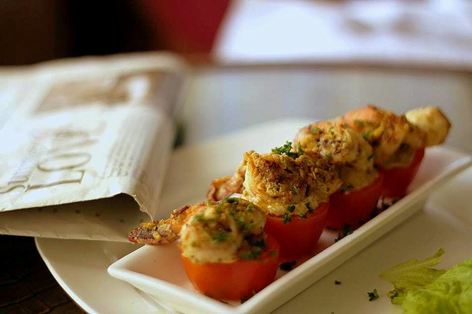 Photo of Le Hidesign Cafe, Mission Street, Puducherry, India by Davapriya