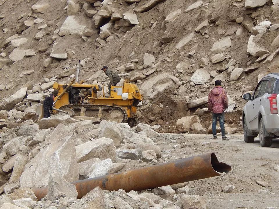 Photo of On the way to Khardungla Pass by Travel Factive