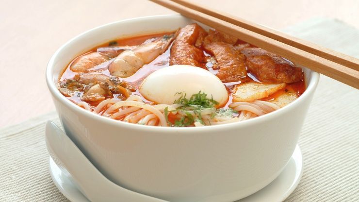 Photo of Where To Eat In Singapore: A Guide To The 9 Best PlacesFor First-Time Visitors by Kitty Iyer