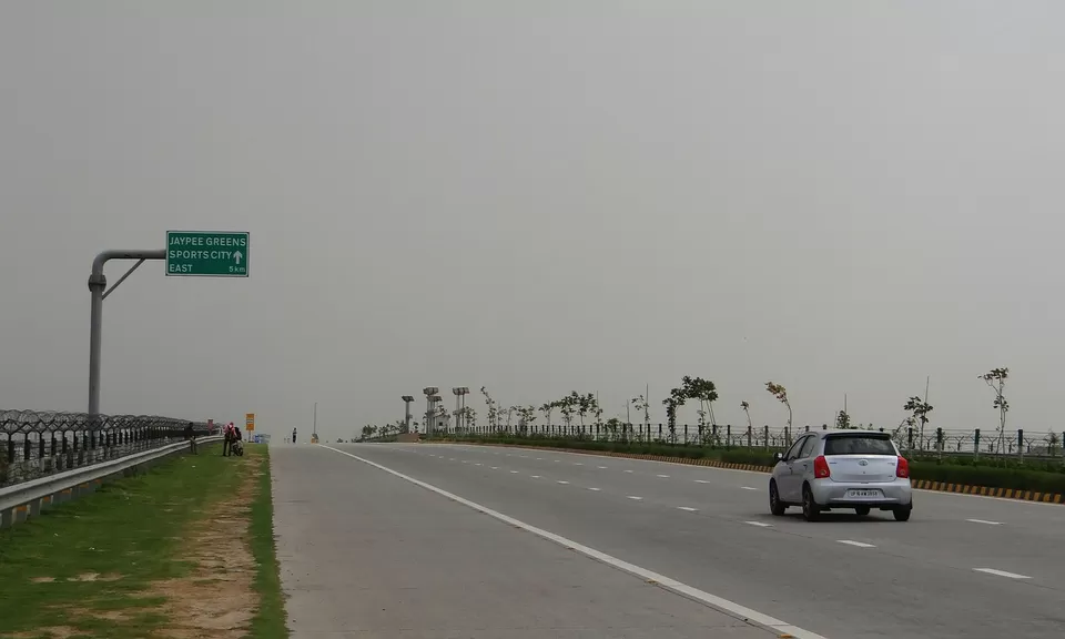 Photo of Yamuna Expressway, Chi V, Greater Noida, Uttar Pradesh, India by Trippin' With Charlie