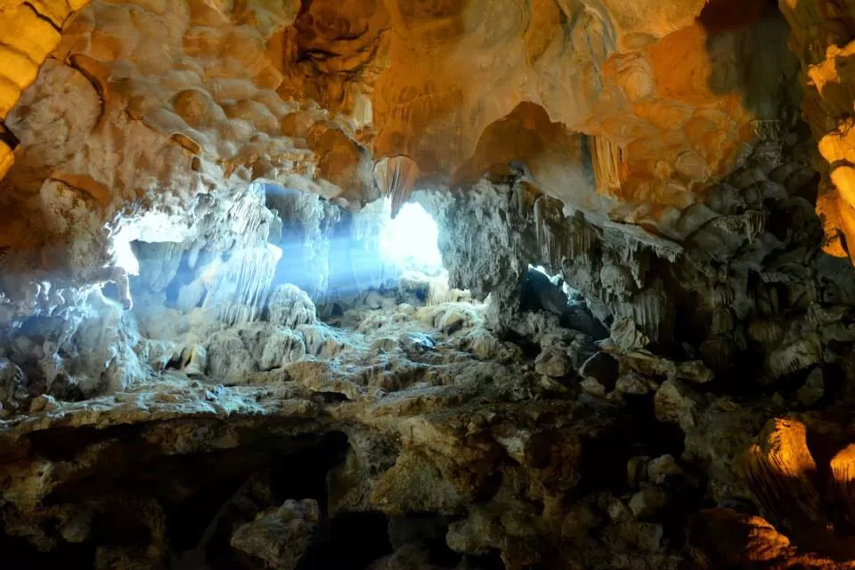 Photo of Hạ Long Bay by Mamta Taliwala