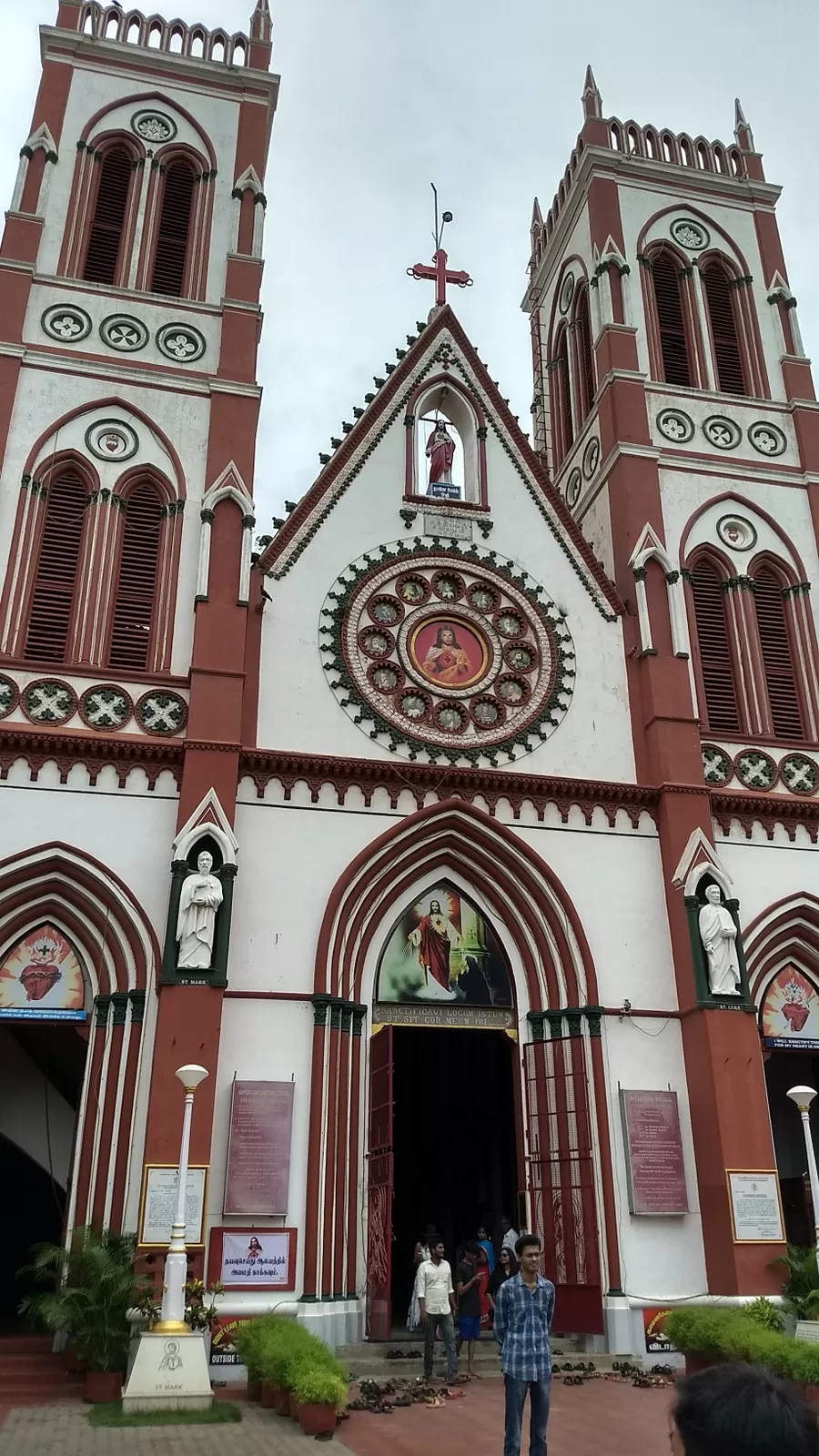 Photo of Sacred Heart Church, MG Road Area, Puducherry, India by Vivek Kumar
