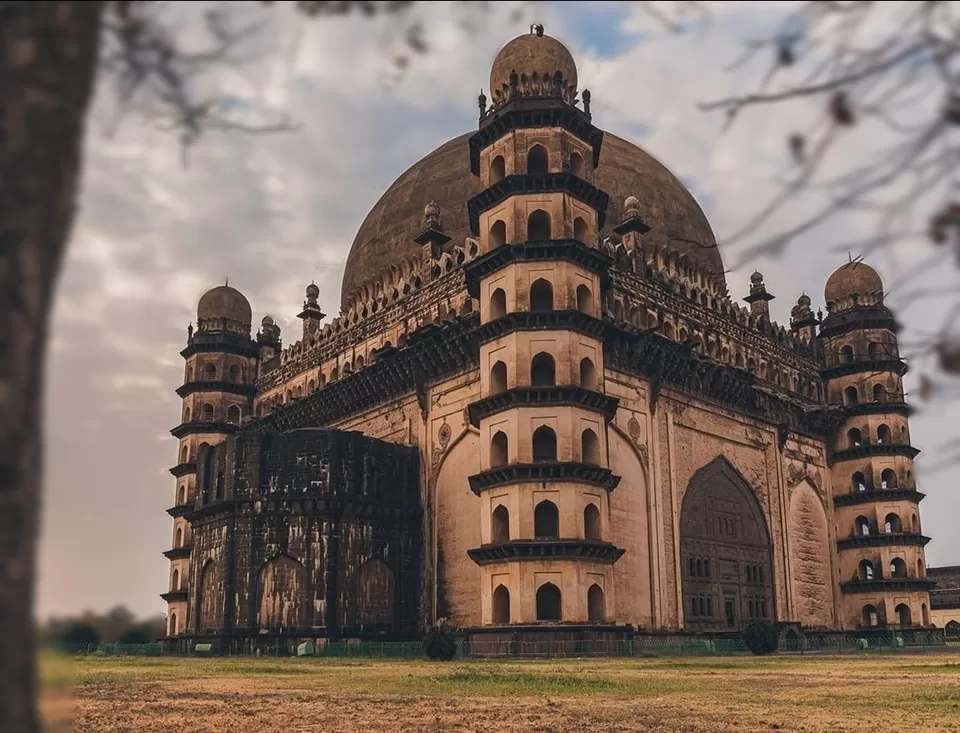Photo of Gol Gumbaz By nusta traveller
