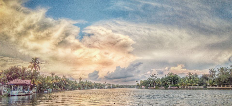 Photo of Lush green landscapes. Awesome clouds. Even more awesome food. What more can you want...;) 27/39 by Jerrin Issac