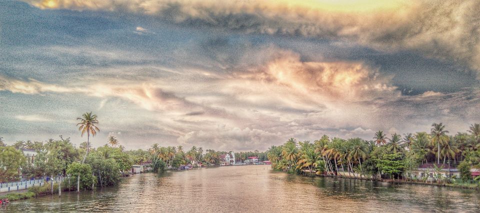 Photo of Lush green landscapes. Awesome clouds. Even more awesome food. What more can you want...;) 29/39 by Jerrin Issac