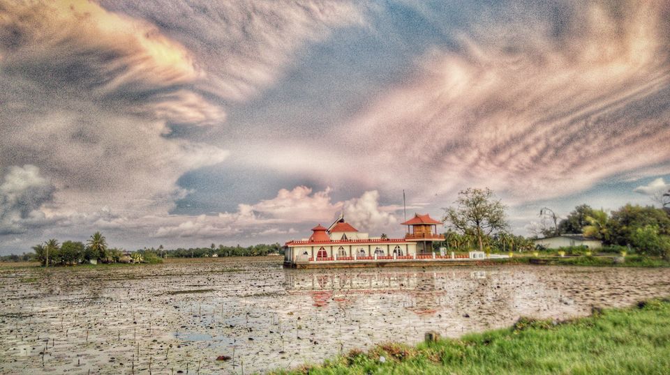 Photo of Lush green landscapes. Awesome clouds. Even more awesome food. What more can you want...;) 30/39 by Jerrin Issac