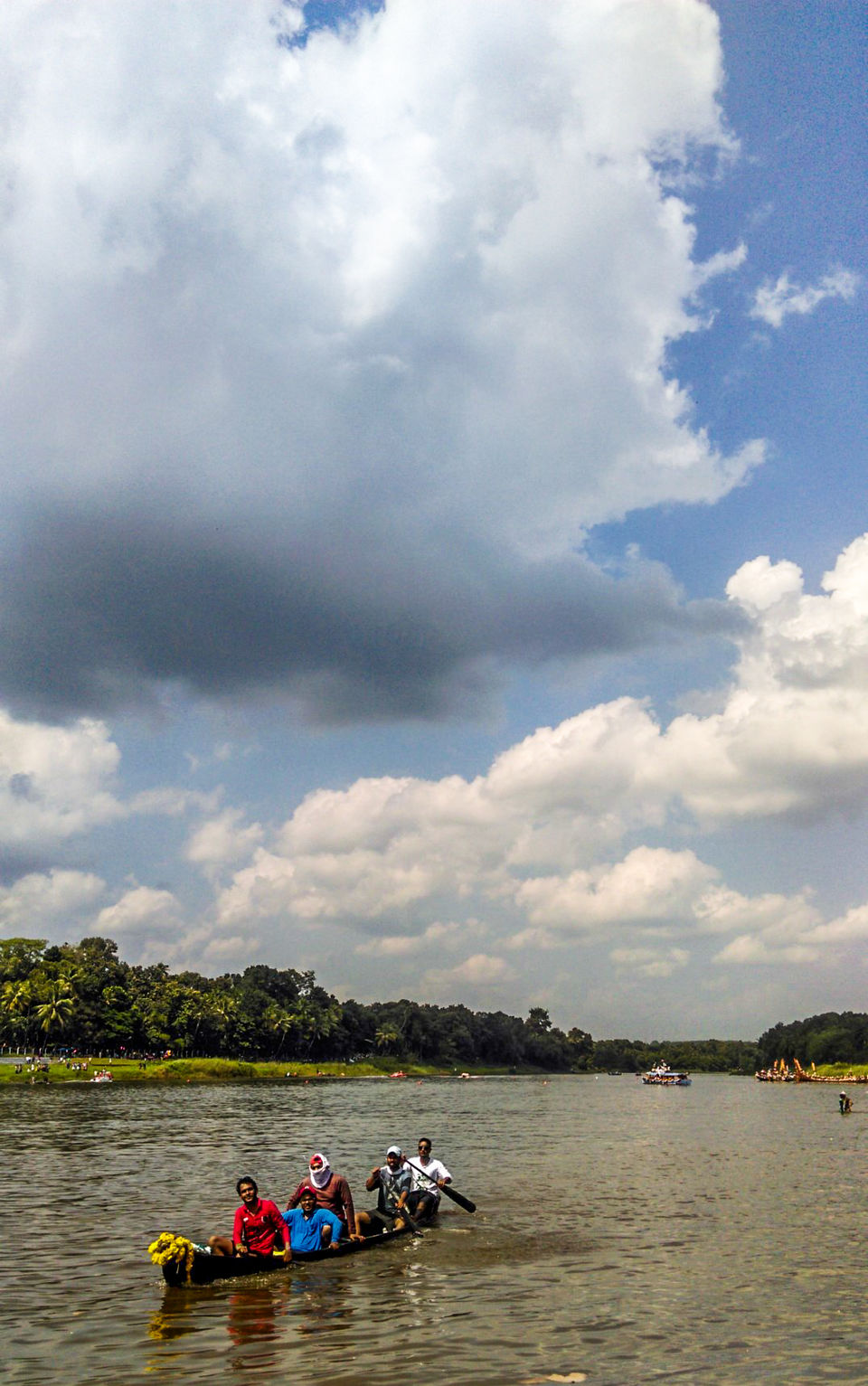 Photo of Aranmula Snakeboat Race '15 - the one race you wouldn't want to miss ;) 16/30 by Jerrin Issac