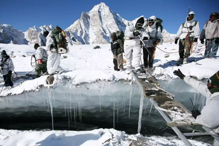 Photo of Trekkers, Roll Up Your Sleeves to Visit Siachen Glacier in Ladakh! by Viral Paun