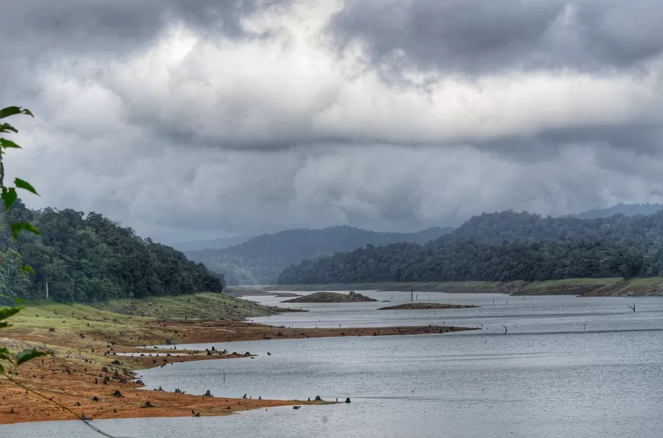 Photo of Sholayar Reservoir Dam, Pariyaram, Kerala, India by Raj Abhishek