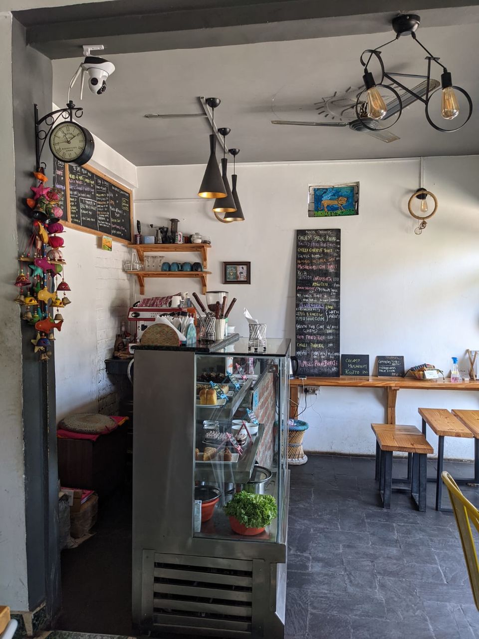 Photo of June 16 Cafe, June 16 cafe, Paragliding Landing Road, Bir, Himachal Pradesh, India by Ishita Das