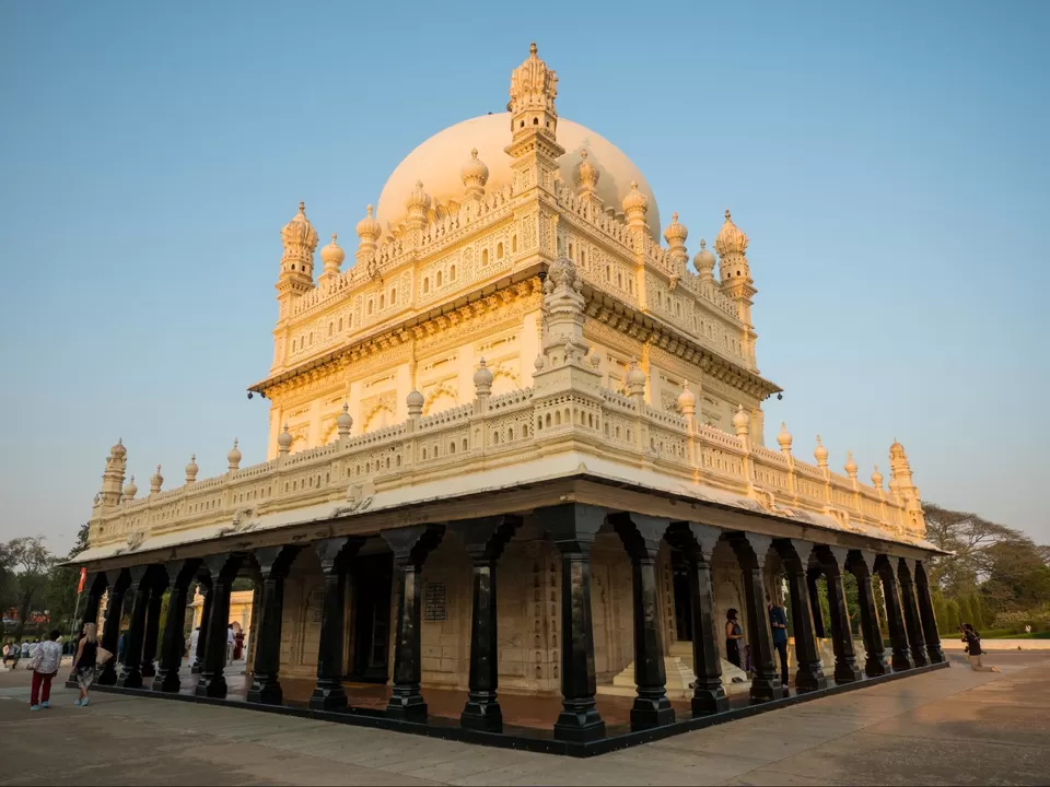 Photo of tippu's summer palace, Chamrajpet, Bengaluru, Karnataka, India by Surabhi Keerthi