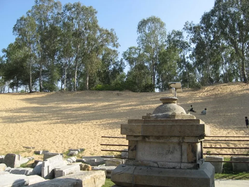 Photo of Talakadu - Malavalli Road, Marehalli, Karnataka, India by Surabhi Keerthi