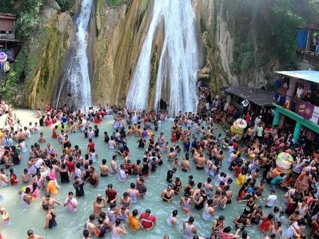 Photo of Floods, Pandemic or Irresponsible Travellers – Pick Any Reason to Avoid these Tourist Spots! by Srishti (still.winds)