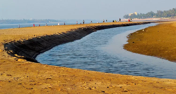 Photo of Why Mumbai Is Absolutely the Worst City For a Traveller to Visit by Srishti (still.winds)