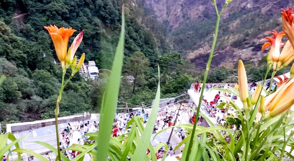 Photo of नवरात्रि में मोबाइल से कर सकेंगे माता वैष्णो देवी के लाइव ‘दर्शन’ by Yadav Vishal