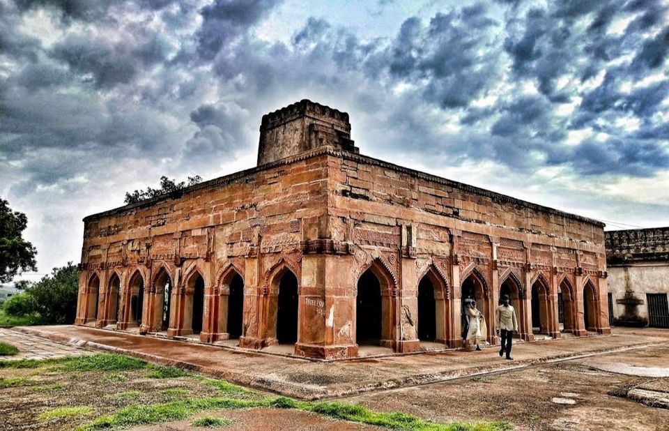 Photo of जानिए एक इतिहासकार प्रेमी के लिए क्यों खास है उत्तर प्रदेश का चुनारगढ़ फोर्ट ? by Yadav Vishal