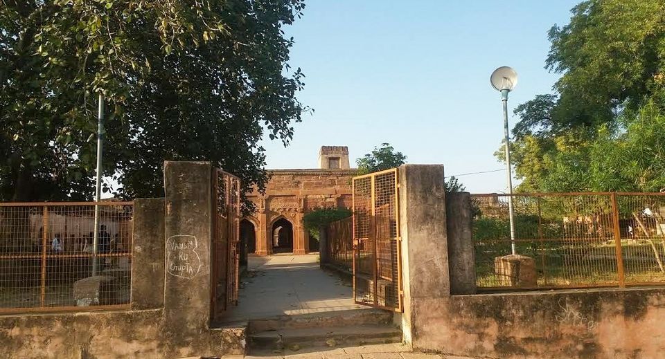 Photo of जानिए एक इतिहासकार प्रेमी के लिए क्यों खास है उत्तर प्रदेश का चुनारगढ़ फोर्ट ? by Yadav Vishal
