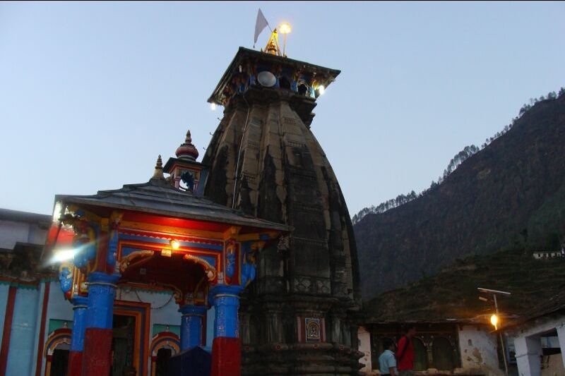 Photo of ऊखीमठ: भगवान केदारनाथ और मदमहेश्वर का शीतकालीन प्रवास, धारत्तुर परकोटा शैली से निर्मित हैं यह मंदिर by Yadav Vishal