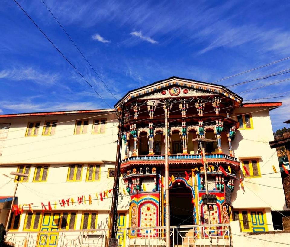 Photo of ऊखीमठ: भगवान केदारनाथ और मदमहेश्वर का शीतकालीन प्रवास, धारत्तुर परकोटा शैली से निर्मित हैं यह मंदिर by Yadav Vishal