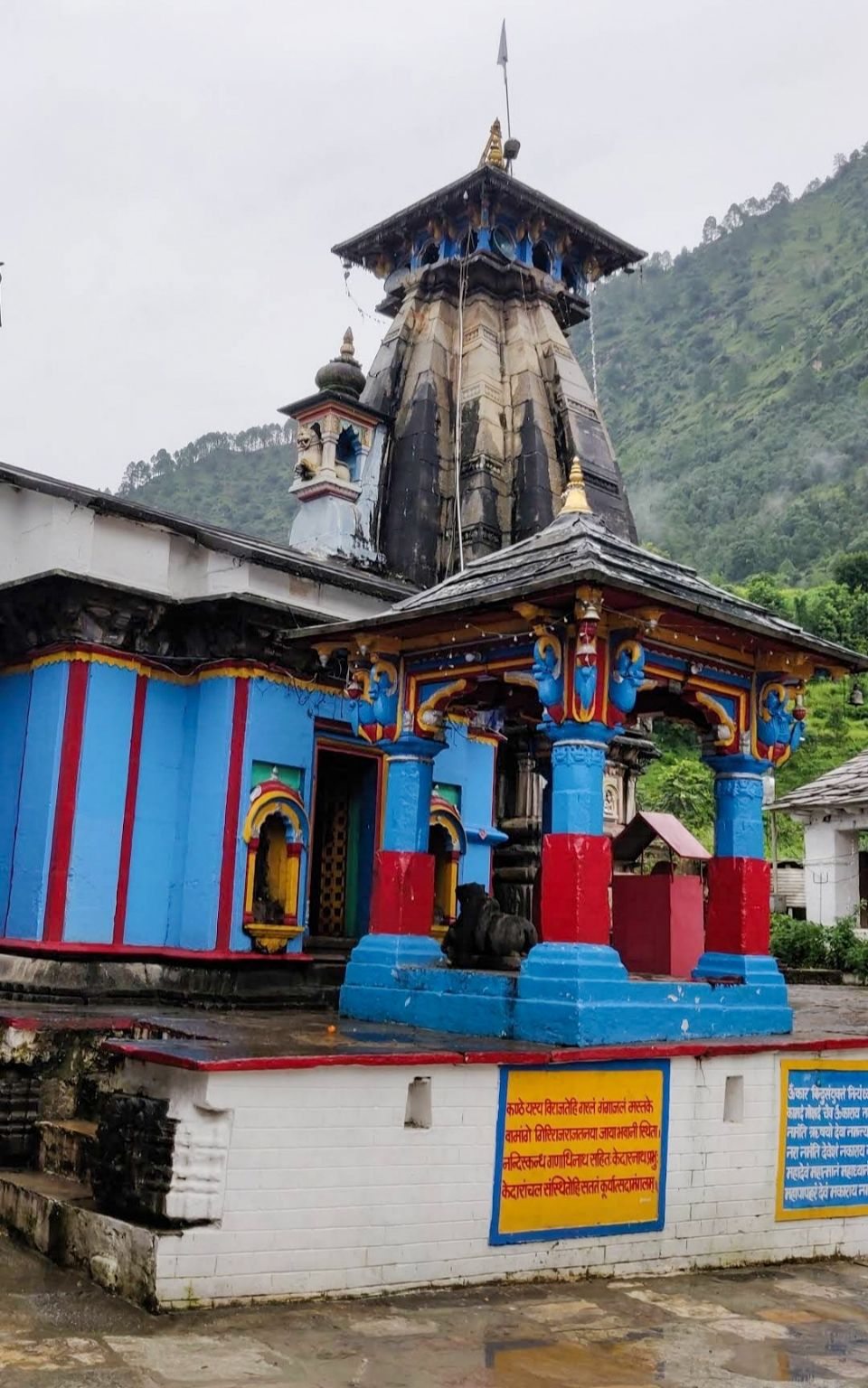 Photo of ऊखीमठ: भगवान केदारनाथ और मदमहेश्वर का शीतकालीन प्रवास, धारत्तुर परकोटा शैली से निर्मित हैं यह मंदिर by Yadav Vishal