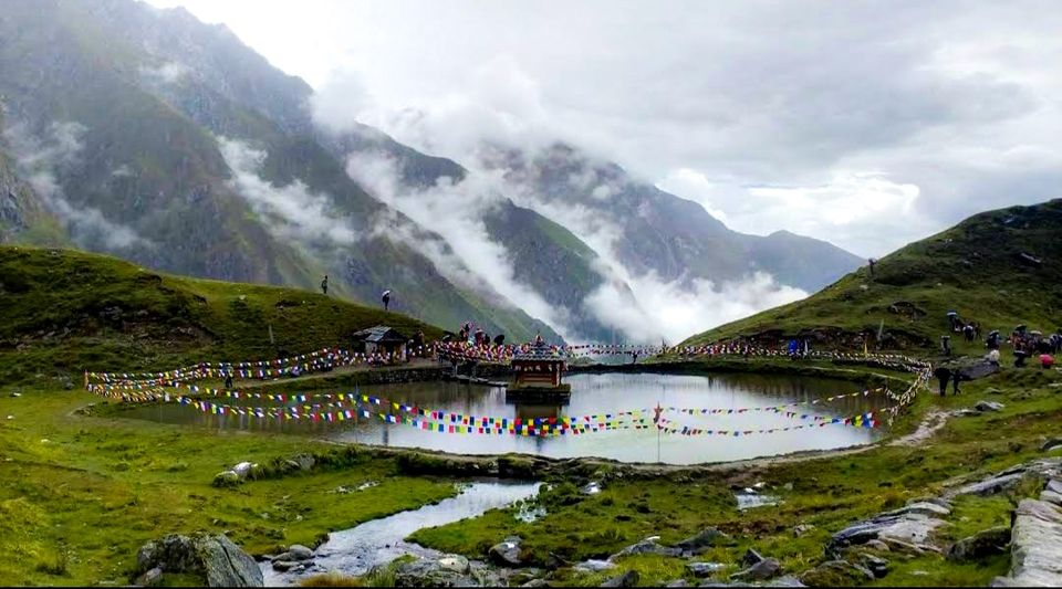 Photo of झील के बीच मे है दुनिया का सबसे ऊंचा भगवान कृष्ण का मंदिर,दर्शन के लिए पार करना होगा 11 km का ट्रैक by Yadav Vishal