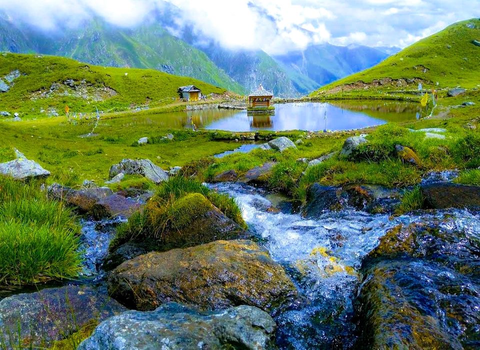 Photo of झील के बीच मे है दुनिया का सबसे ऊंचा भगवान कृष्ण का मंदिर,दर्शन के लिए पार करना होगा 11 km का ट्रैक by Yadav Vishal