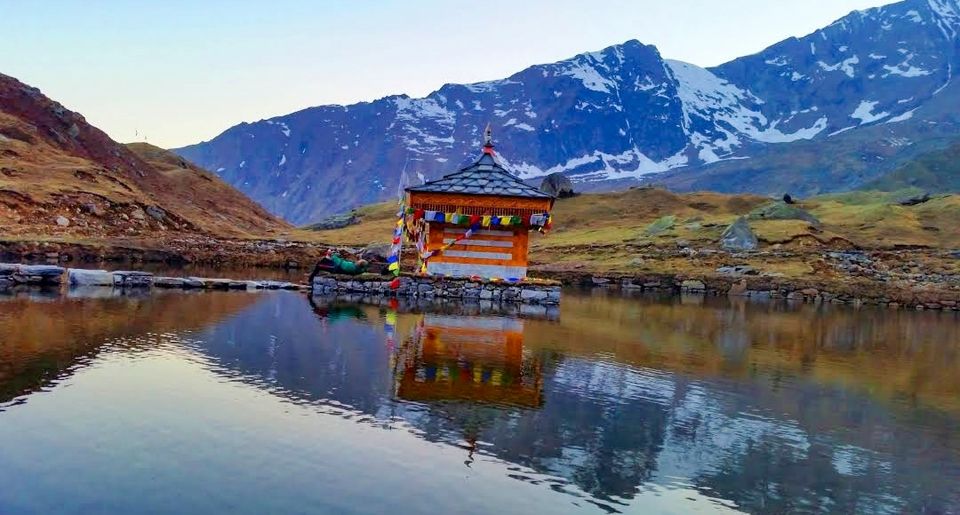 Photo of झील के बीच मे है दुनिया का सबसे ऊंचा भगवान कृष्ण का मंदिर,दर्शन के लिए पार करना होगा 11 km का ट्रैक by Yadav Vishal