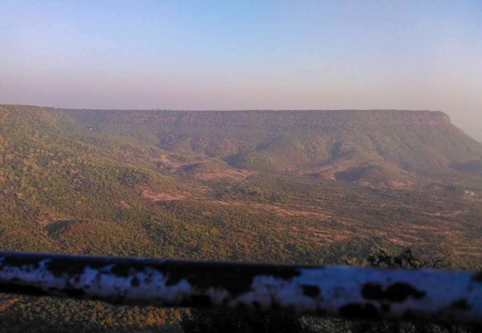 Photo of DAY-2 : देश में मां शारदा का इकलौता मंदिर,जहां आज भी आल्हा और उदल करते हैं आरती पर दिखाई नहीं देते by Yadav Vishal