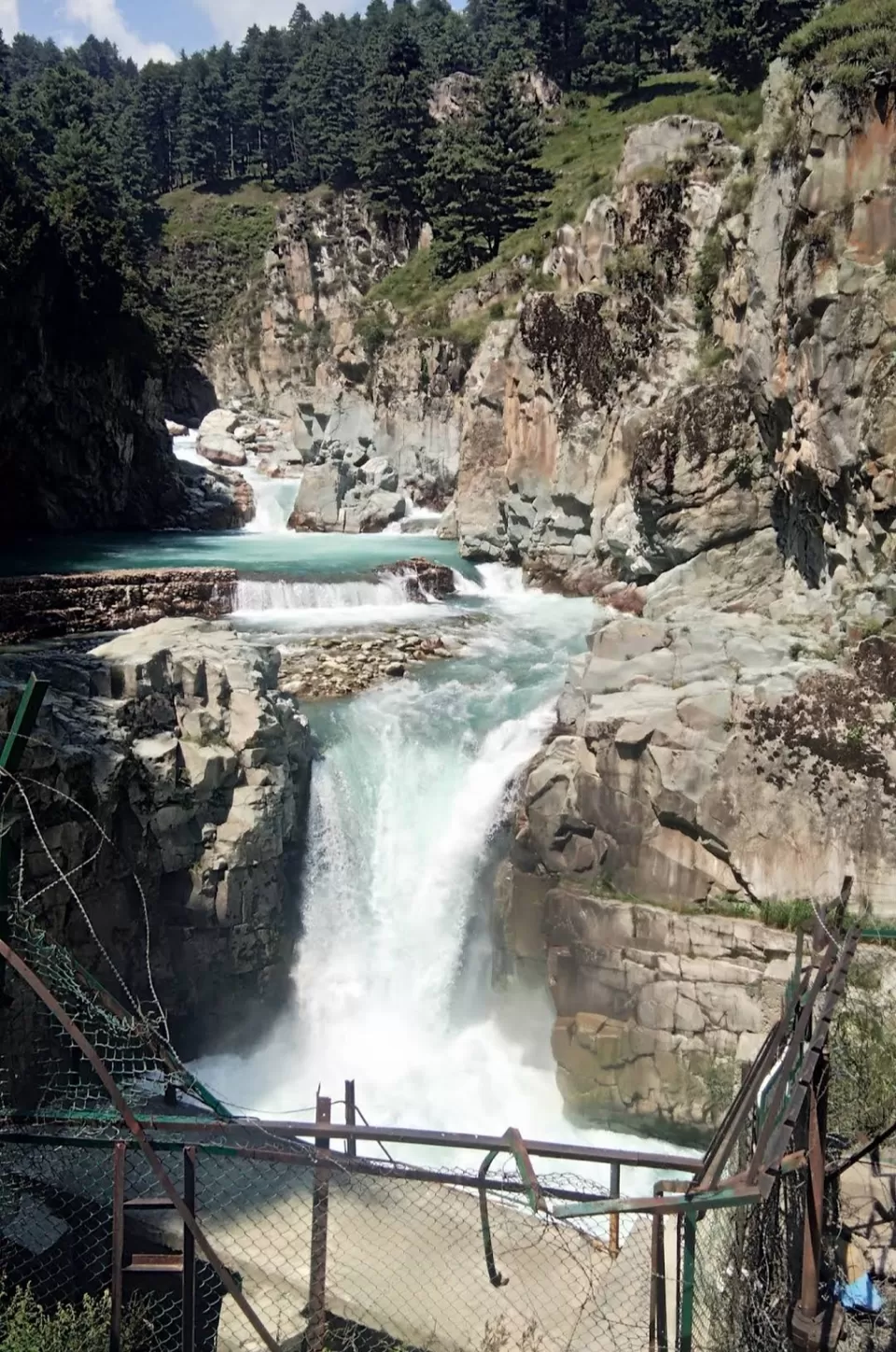 Photo of अहरबल वॉटरफॉल: कश्मीर के स्वर्ग का एक टुकड़ा by Yadav Vishal