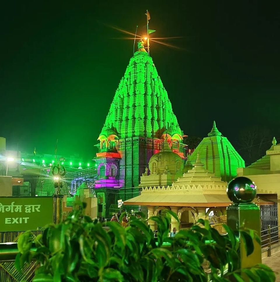 Photo of महाकालेश्वर मंदिर का कर रहें हैं प्लान तो यहां मिलेंगी समय, इतिहास और बुकिंग की पूरी जानकारी by Yadav Vishal