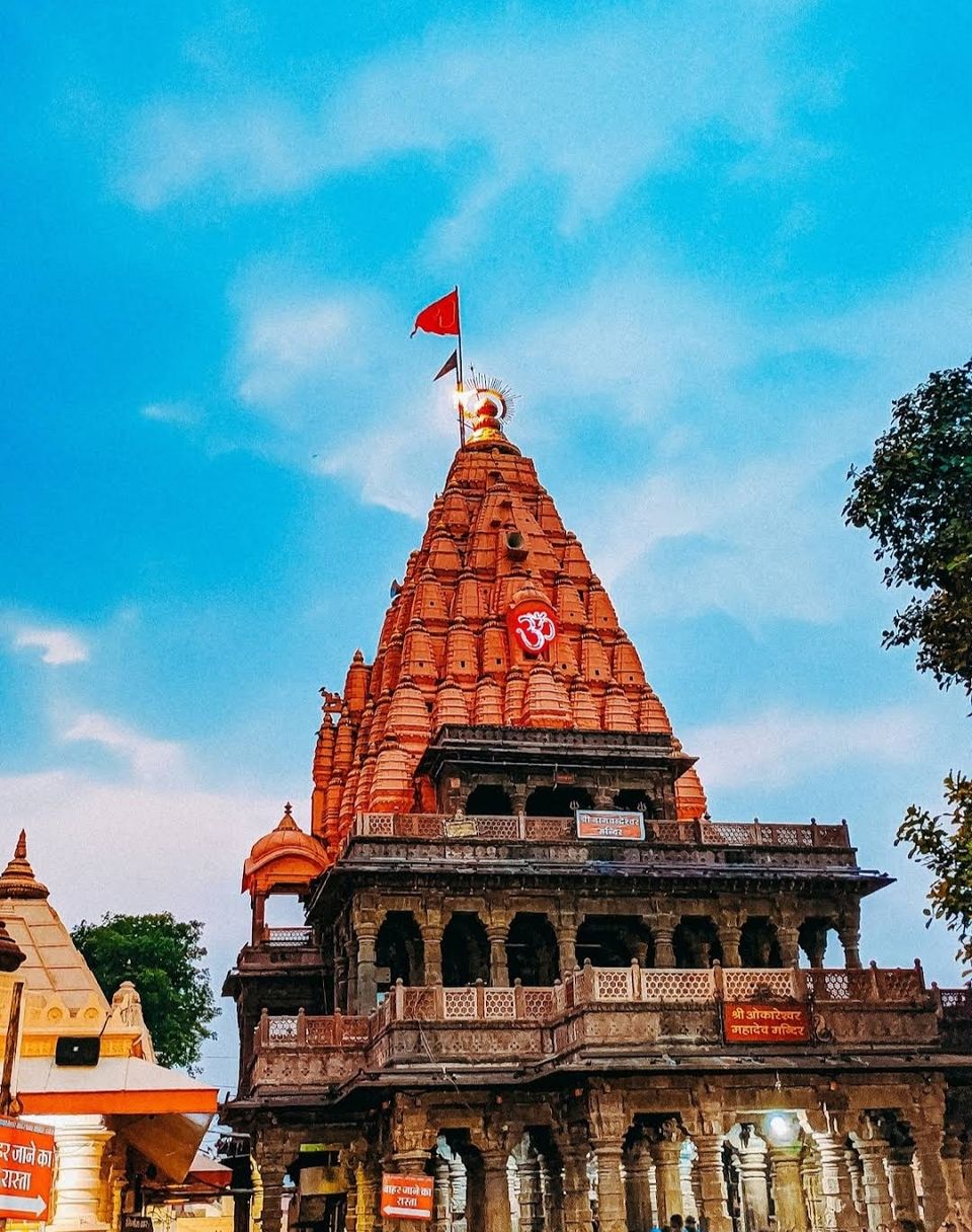 Photo of महाकालेश्वर मंदिर का कर रहें हैं प्लान तो यहां मिलेंगी समय, इतिहास और बुकिंग की पूरी जानकारी by Yadav Vishal