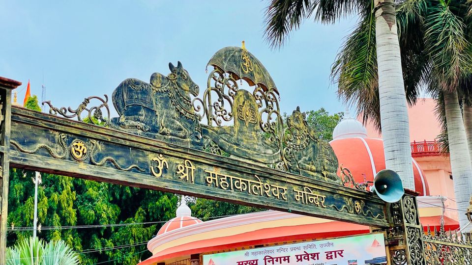 Photo of महाकालेश्वर मंदिर का कर रहें हैं प्लान तो यहां मिलेंगी समय, इतिहास और बुकिंग की पूरी जानकारी by Yadav Vishal