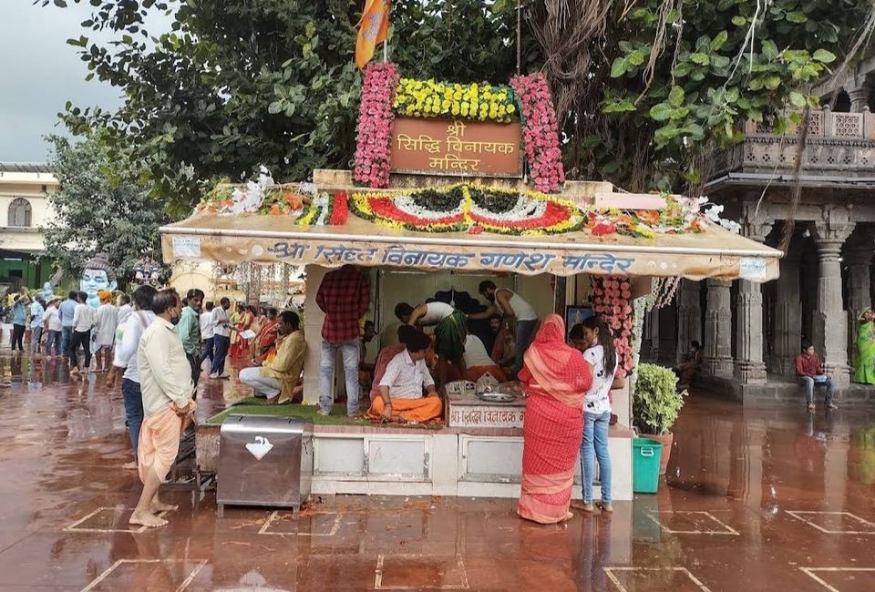 Photo of महाकालेश्वर मंदिर का कर रहें हैं प्लान तो यहां मिलेंगी समय, इतिहास और बुकिंग की पूरी जानकारी by Yadav Vishal