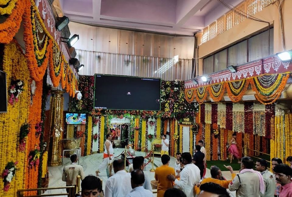 Photo of महाकालेश्वर मंदिर का कर रहें हैं प्लान तो यहां मिलेंगी समय, इतिहास और बुकिंग की पूरी जानकारी by Yadav Vishal