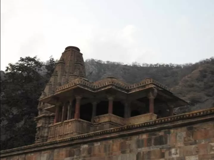 Photo of Bhangarh Fort by Rumki Sengupta