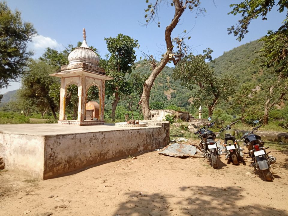 Photo of राजस्थान में भी है अमरनाथ की तरह सुरम्य पहाड़ी में शिव मंदिर : नलदेश्वर धाम, अलवर by Smita Yadav