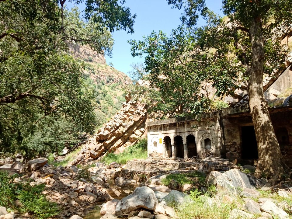 Photo of राजस्थान में भी है अमरनाथ की तरह सुरम्य पहाड़ी में शिव मंदिर : नलदेश्वर धाम, अलवर by Smita Yadav