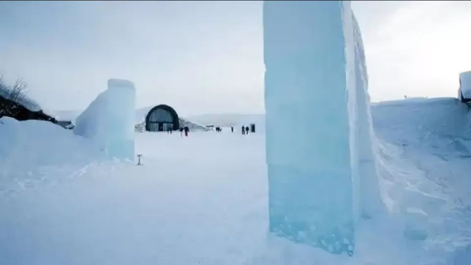 Photo of अजब गज़ब: रहिए एक ऐसे होटल में जो सर्दी ख़त्म होते ही पिघल जाता है by Smita Yadav