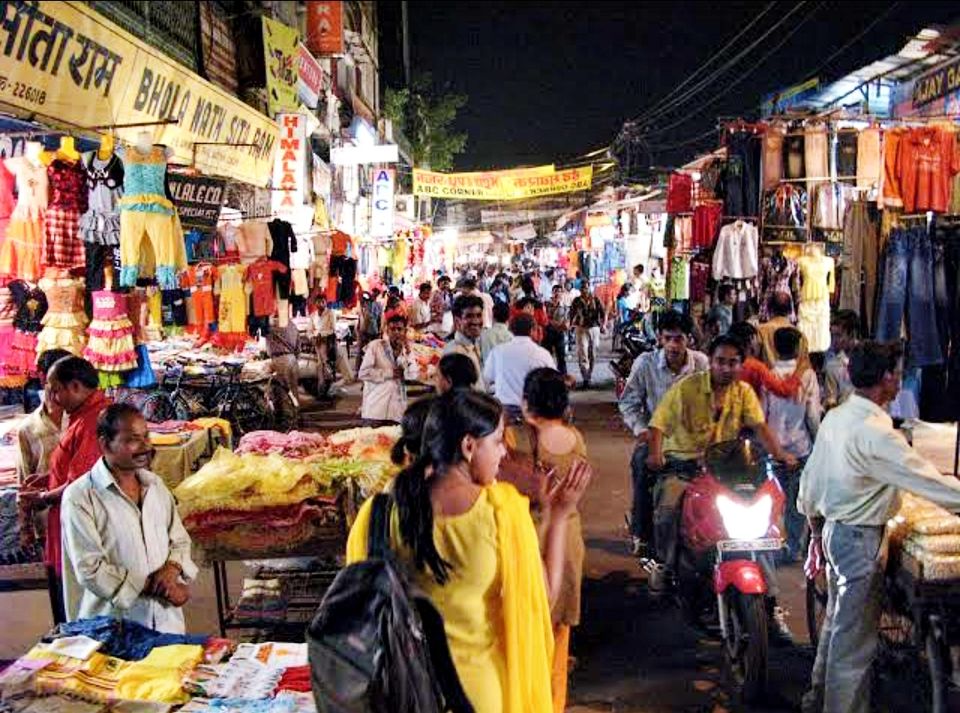 Photo of नवाबों के शहर, लखनऊ के मशहूर मार्केट, जहाँ कम कीमतों में आप कर सकते हैं बेहतरीन खरीदारी by Smita Yadav