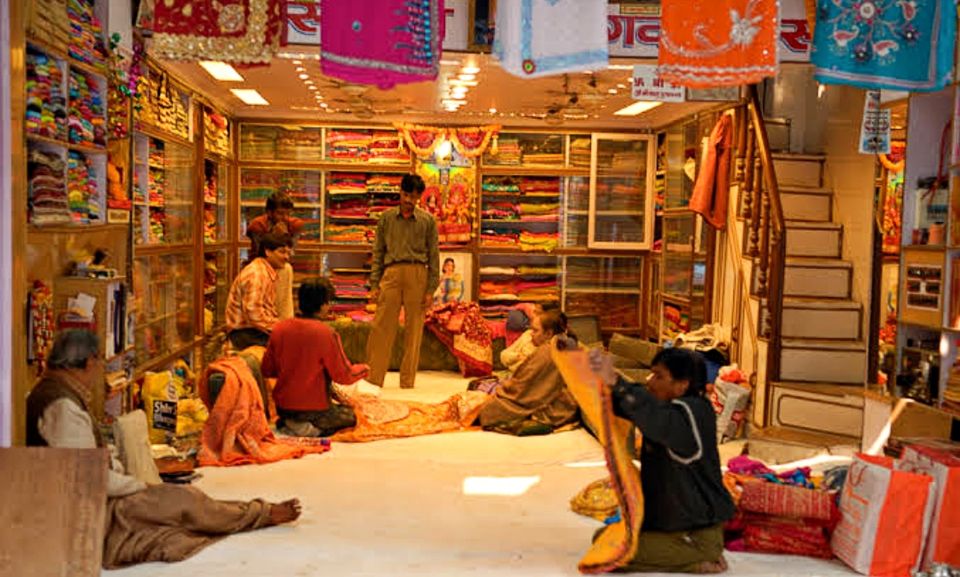 Photo of नवाबों के शहर, लखनऊ के मशहूर मार्केट, जहाँ कम कीमतों में आप कर सकते हैं बेहतरीन खरीदारी by Smita Yadav