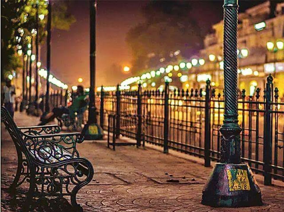 Photo of यू.पी. के कपल्स के लिए रोमांस करने के 10 स्थान, जहाँ बजरंग दल आपके पीछे नहीं पड़ेगा by Smita Yadav