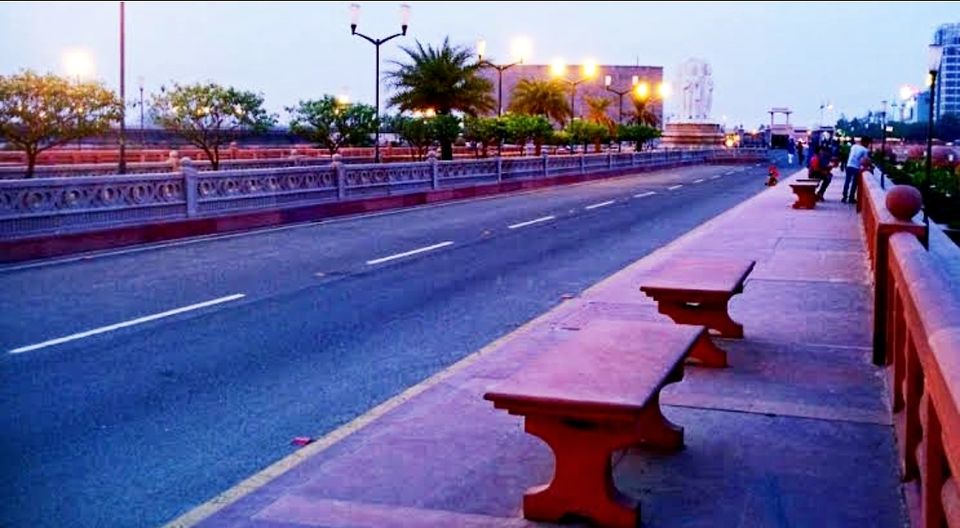 Photo of यू.पी. के कपल्स के लिए रोमांस करने के 10 स्थान, जहाँ बजरंग दल आपके पीछे नहीं पड़ेगा by Smita Yadav