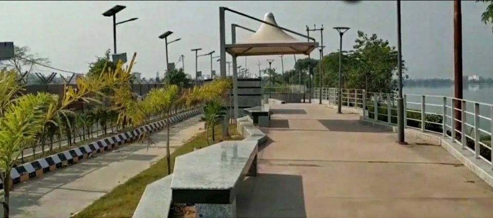Photo of यू.पी. के कपल्स के लिए रोमांस करने के 10 स्थान, जहाँ बजरंग दल आपके पीछे नहीं पड़ेगा by Smita Yadav