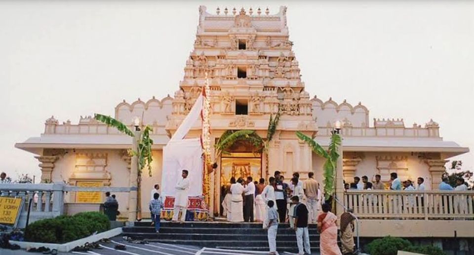 Photo of विदेशों में स्थित
ये प्रसिद्ध हिन्दू मंदिर, जो अपनी आस्था के लिए विदेशों में भी हैं प्रसिद्ध by Smita Yadav