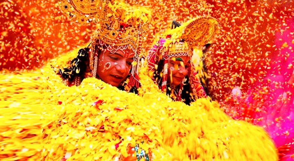 Photo of होली स्पेशल- अगर इस होली के असली रंगो को देखना है जनाब, तो उत्तर प्रदेश के मथुरा पहुंच जाइये। by Smita Yadav