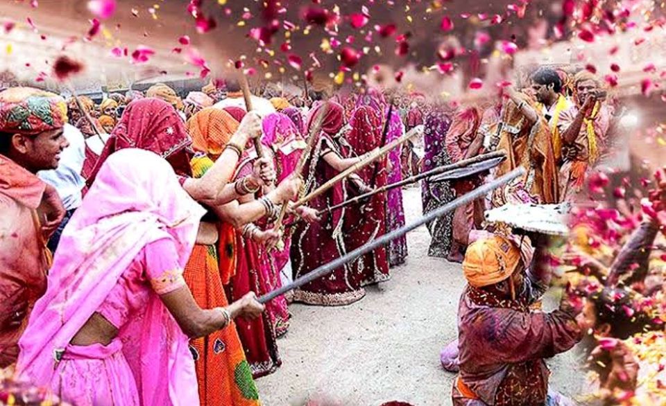 Photo of होली स्पेशल- अगर इस होली के असली रंगो को देखना है जनाब, तो उत्तर प्रदेश के मथुरा पहुंच जाइये। by Smita Yadav