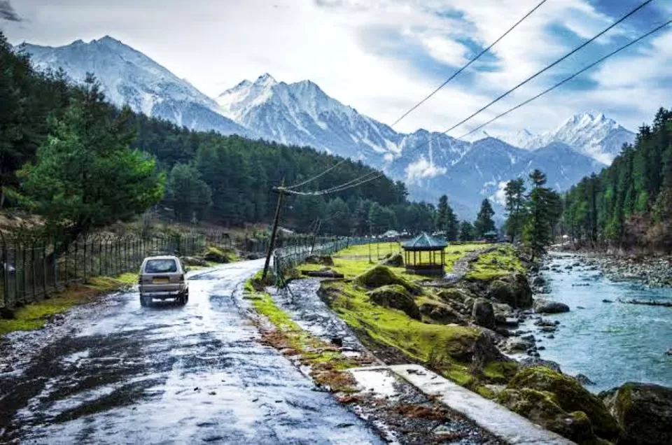 Photo of पार्टनर संग कम बजट में करें इन खूबसूरत जगहों पर घूमने की प्लानिंग, यादगार रहेगा सफ़र by Smita Yadav