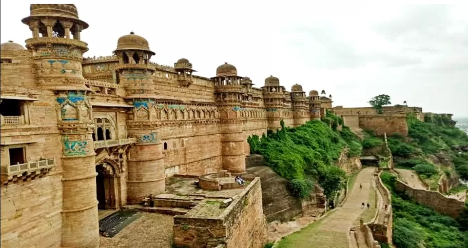 Photo of भारत के 10 प्रसिद्ध ऐतिहासिक किले, जो आज भी अपनी अद्भुत भव्यता से, पर्यटकों के लिए हैं ख़ास by Smita Yadav